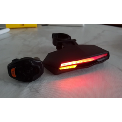 Feu arrière LED + clignotants + stop avec commande à distance pour  trottinette électrique