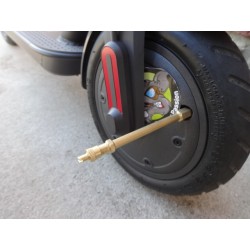 Comment gonfler un pneu de trottinette ?